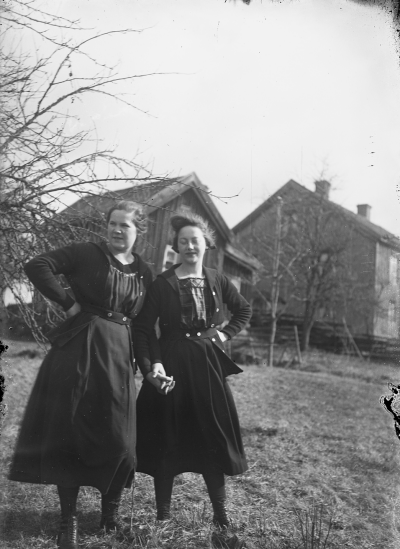 Ingeborg Hallberg gift Nilsson och Mia Hansson.