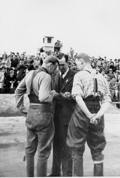 Speedway i Vimmerby. Från vänster Enar Carlsson och Einar Engborg, (Målilla)