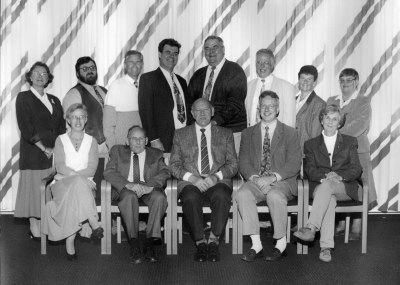 Kommunstryrelsen 1995 - 1998
Stående från vänster:
Kommunsekreterare Eva Wickman 
Kenneth Björklund ( S )
Lennart Nilsson ( Kd )
Bo Svensson ( C )
Rolf Dahlqvist ( S )
Kanslichef Christer Johansson 
Solveig Eriksson ( S )
Anne - Marie Larsson ( C )
Sittande från vänster:
Eva Berglund ( S )
Inge Schultz ( S )
Bengt Johansson ordf. ( C )
Leif Larsson ( C )
Ulla Malmberg ( M )