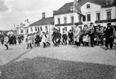 Torget omkring 1920. T.E