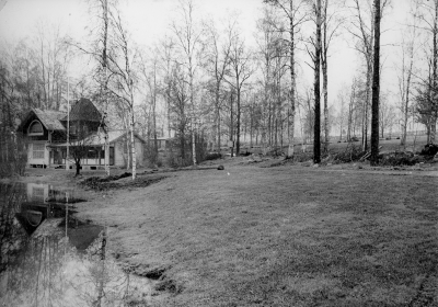 Nossenbadets restaurang och parkeringsplats     T.E.