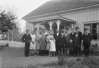 Hällebacka 

Många av bilderna i mappen Hällebacka kan lika gärna vara tagna kring Lidhem Locknevi.