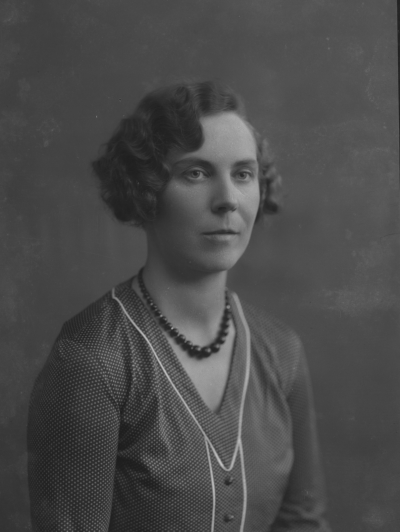 Fröken Olsson
Skillingarum


Dok.080630/RS