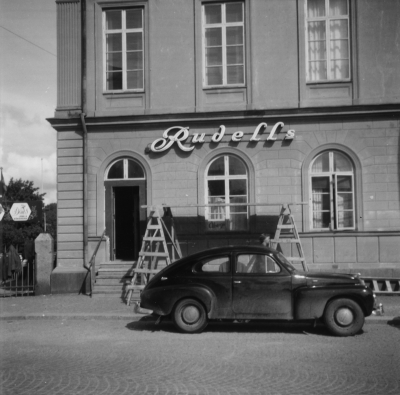 Rudells skoaffär inrymd i Stadshotellet

Dok.100603/KG