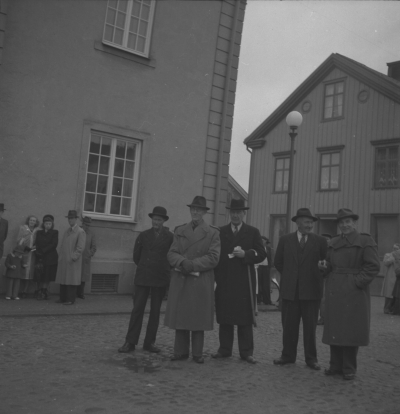 Främre gruppen
Fr.v
1. Gustaf Lundberg "Kacka-mulle"
2. Gustaf Andstedt, polis
3. Hilding Jaensson, Stadselmontör
4. "Johan på kullen"
5. Erik Ax