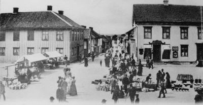 Torget 1900-1910.  T.E