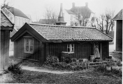 Stolpes stuga till vänster i bakgrunden 1. Betelkapellet, 2. Tandläkare Johansson. 