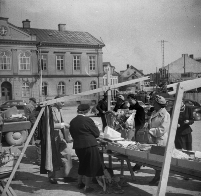 Marknad torget

Dok.110128/KG