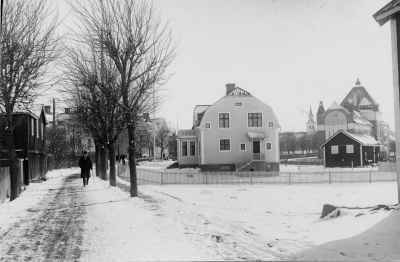 Prästgårdsgatan, Törnell kontorist hos Hallbergs ( Vimmerby Träförädling ). Var gift med dotter till Hallberg. 
