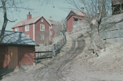 Bebyggelse mellan Stångågatan och järnvägen
Byggt i terrasser

090415/KG