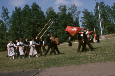 Gästande folkdanslag från Schweiz män kvinnor 

090506/KG