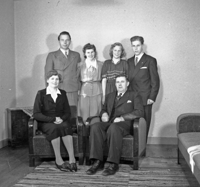 Emrik Hägg med familj
- 50 års dagen -

Dok.111031/KG