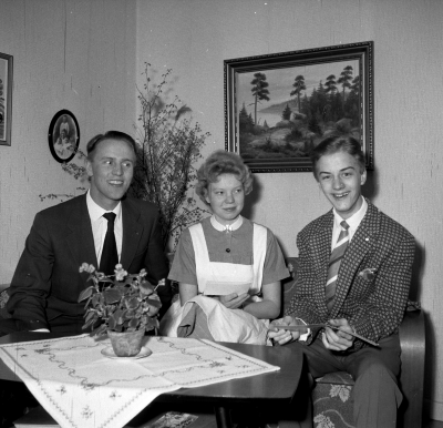 Ture Grönkvist med familj

Dok.110613/KG