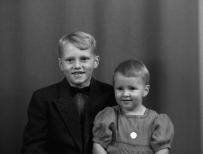 Tage och Lilian Karlsson Södra Vi

Familjen Gunnar Karlsson