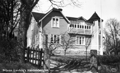 Lundahl´s Handelsfastighet Pelarne
Huset ligger mitt emot skolan 