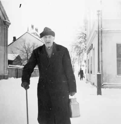 Per Johan Larsson  Pelle på Lättjorden"  på Storgatan i Vimmerby.      