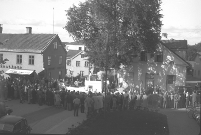 Barnens dag i Vimerby. 1. Telegrafen, Skor o Läder nu Museét Näktergalen. 2. Skogsbergs manufaktur. 3. Astrid Lindgrens första skola, Filadelfia nu Pizzeria. 
