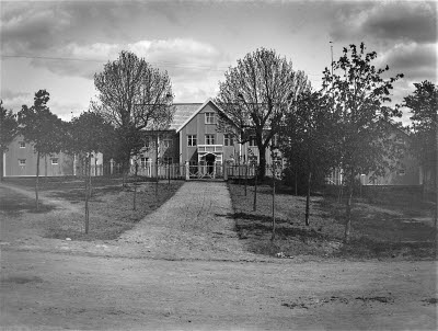 Kampen omkring 1910, blev sedan Församlingshem     Foto: Sten Halldén       T.E.