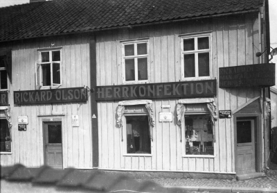 Rickard Olson Herrkonfektion
Senare Skor & Läder, stadsmuseet Näktergalen


Dok.080221/RS