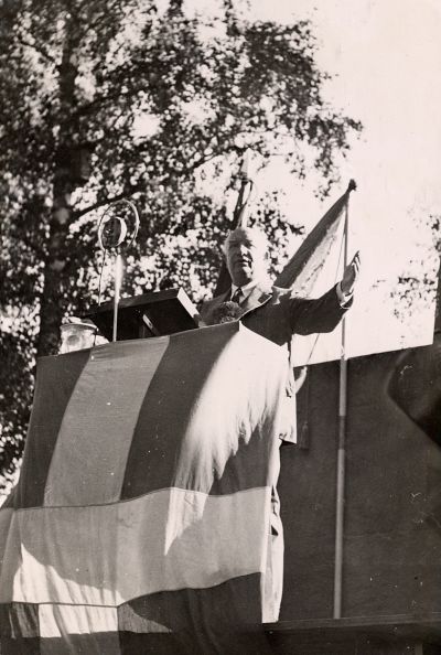 Per Albin Hansson valtalar i Vimmerby Folkets Park.