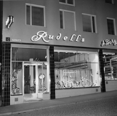 Rudells skoaffär vid torget

Dok.100601/KG