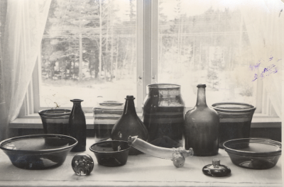 Wentzelholmsglas. Ägare Anton Johansson Brostugan Rumskulla. En del av glaset nu skänkt till glasmuseet Växjö och Vimmerby museum i Gästgivarehagen.  