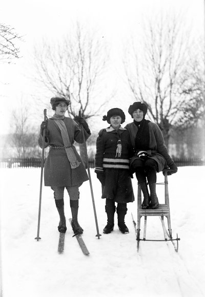 Iris Lindberg  f  Flender  Ingrid Tidman  f  Karlsson  Edit Malmqvist  f  Lindberg  Ekbacken Knabbarp               U.F.