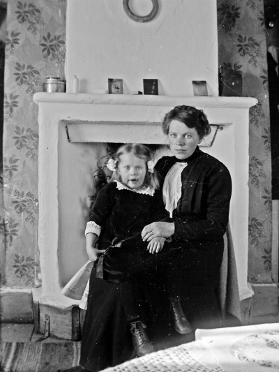 Signe Karlsson f Lindbergs dotter Ingrid Knabbarp  U.F.