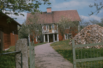 Hus trädgård

090518/KG