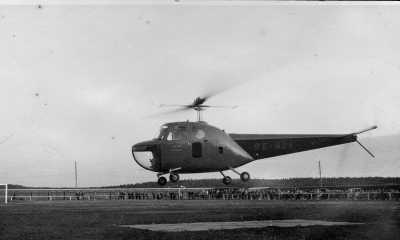 Första helikopterflyget i Vimmerby, på idrottsplan.  
