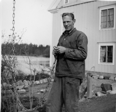 Nertagning av " Ödesasken "
" Gula huset " 
