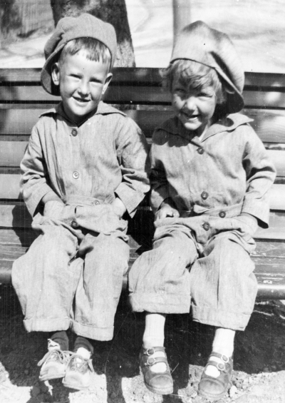 Arne och Gunnar Andersson
foto taget vid kastanjen vid Kampbackens mynning