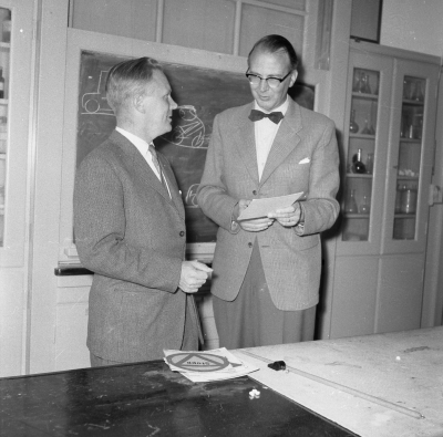 Skola 
Från vänster: 1. ? Pettersson 2. Lennart Gertz 

Dok.111019/KG