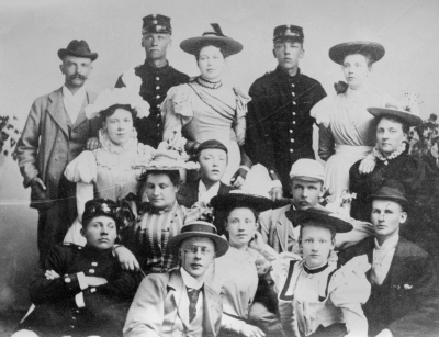 2. Charlis Widén  3. Gusten Dotse Folkskollärare Eksjö,  5. Maggi Widén  6. Hanna Dahl  modist  7. Laura Anderson  modist  8. Axel Eklund  köpman   11. Erik Rudell skohandlare  12. Erhard Svensson  handlare  13.  Aina Widén  14. Anna Berggren - Fasth  15 Gösta Tisell  köpman.   