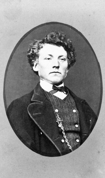 Elins grabb
Östs samling