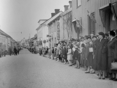 I väntan på kung Gustav VI Adolf.    