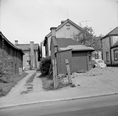 Hus vid Storgatan sedda från Stångågatan

Dok.110330/KG
