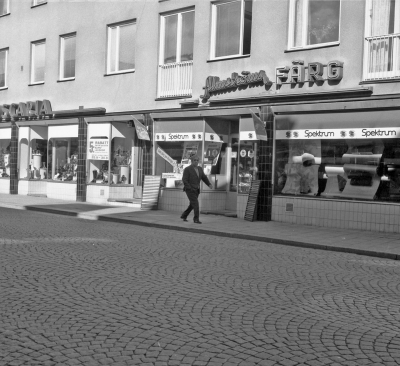 Storgatan
- Almströms färgaffär -

Dok.110329/KG