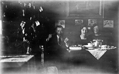 Knut Lindberg  Iris Lindberg född Flender, okänd