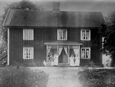 Troligen är fotot taget i Blaxhult utanför Vena