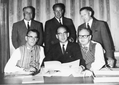 Spelmansförbundets styrelse i Gullringen.     Stående: Bertil Bengtsson, Bengt Carlsson ordförande i Östergötlands spelmansförbund, Thorvald Eriksson kassör. Sittande: Erling Rydell vice ordförande     Gösta Klemming ordförande  Henry Halén sekreterare     