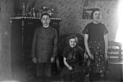 Lennart, Kerstin och Ingegärd Eklund, Ingegärd gift Juneskog.