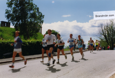 Brandmän som springer vid vattentornet, Bengt Roos nr 699.