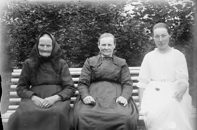 1. Lovisa Jonsson, född Petterdotter, 2. Hardine Hansson, 3. Ingrid Nilsson född Hansson.