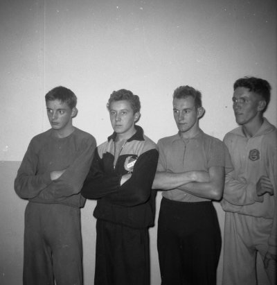 Brottning
Från vänster Dahlqvist Harald Widell Per Sand Ragnar Johansson
Uppgiftslämnare Lars Birgersson Målilla

Dok.101130/KG