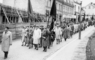 1 Maj demonstration Den första i ledet, Blad (skollärare).   Anders Bladh, Tore Lundgren
