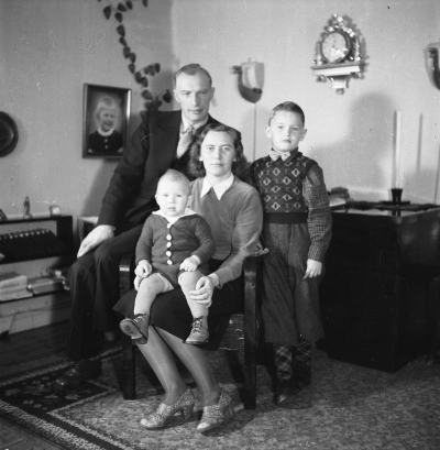 Elon Waern med familj

Dok.111103/KG