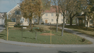 Vimmerby församlingshem med flygelbyggnader

090421/KG