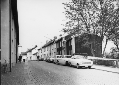 Storgatan. Tenngjutaregården i förgrunden till höger. H.S.B. till vänster. T.E.