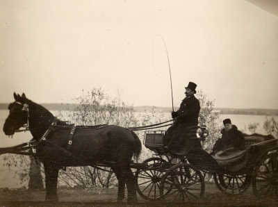 Isaak Hersel ? på promenad.